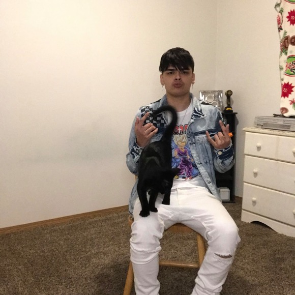 Profile Picture of James Montano (@james2323232323) on Poshmark