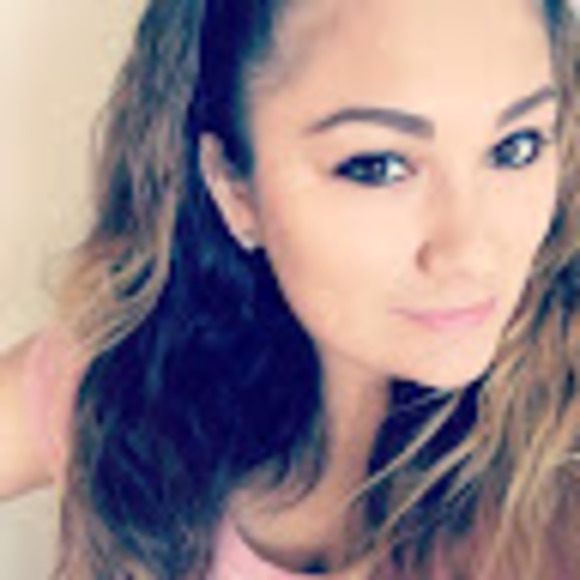 Profile Picture of Janette nohemí Viruet (@janviruet) on Poshmark