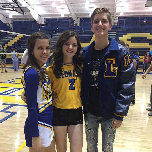 Profile Picture of Debra Newton (@newtond78) on Poshmark