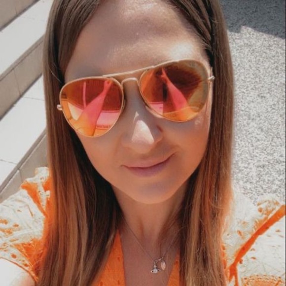 Profile Picture of Briony Aspinall (@briony_aspinall) on Poshmark