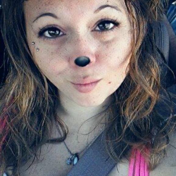 Profile Picture of Stephanie Thorne (@thornelove88) on Poshmark