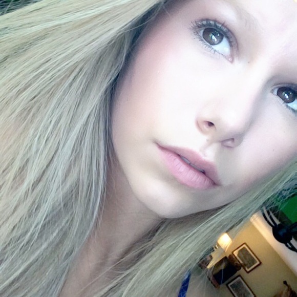 Profile Picture of Becca Sponder (@sponder16) on Poshmark