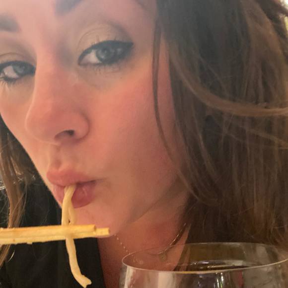 Profile Picture of Tiffany Wienckowski (@tiffanyw) on Poshmark