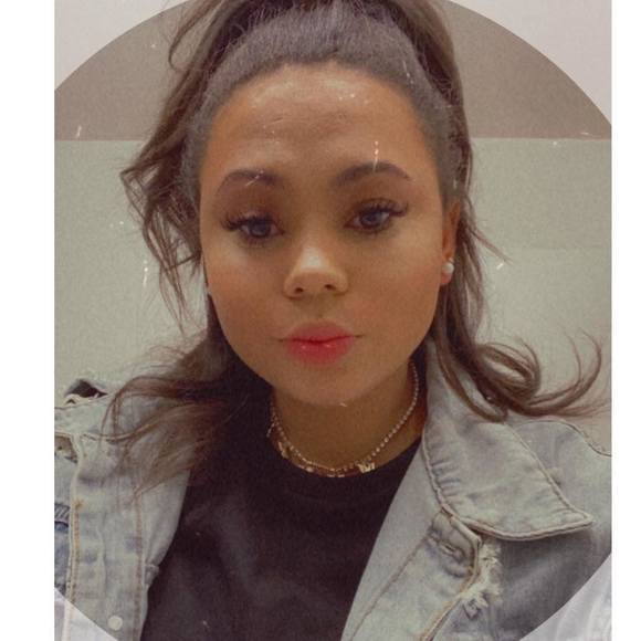 Profile Picture of Katelyn Hoskins (@khoskins4) on Poshmark