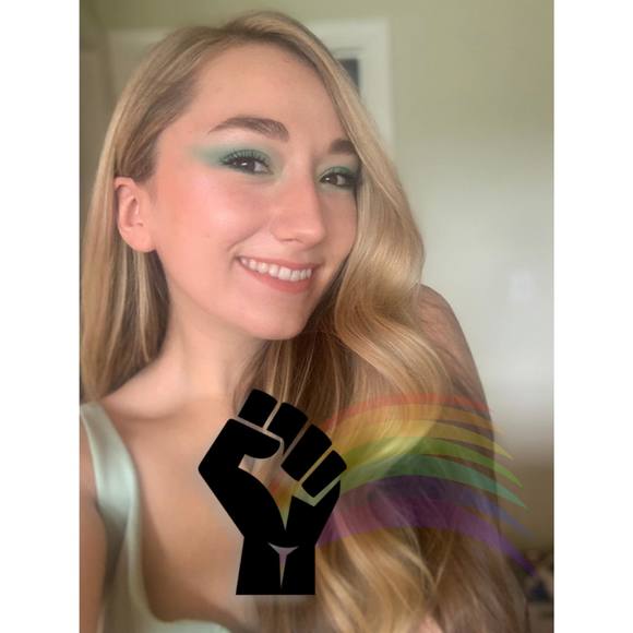 Profile Picture of Sam Mazzola (@so_smazzy) on Poshmark