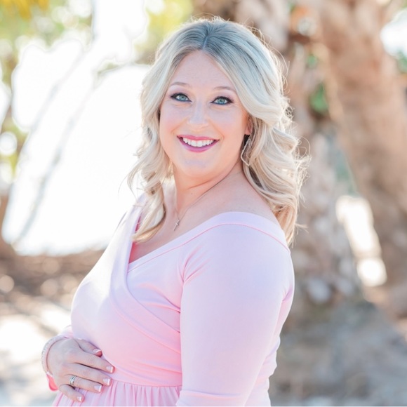 Ashley Binneboese - Poshmark Profile Picture of Ashley Binneboese (@binneboesea) on Poshmark