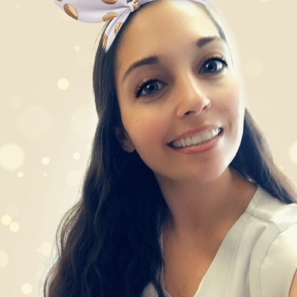 Profile Picture of Cristina Correnti (@cscorrenti) on Poshmark