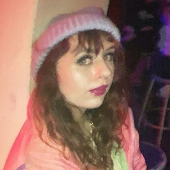 Profile Picture of Edie Hodges (@puffdaughter) on Poshmark