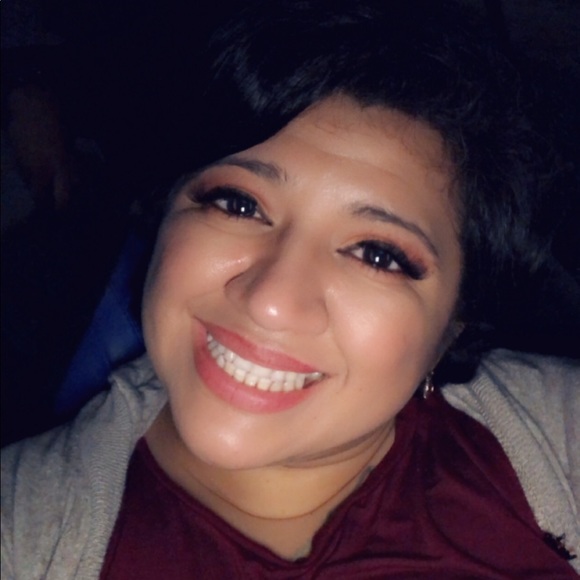 Profile Picture of Bambie Ramirez (@bambieramirez) on Poshmark