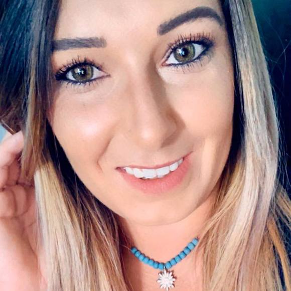 Profile Picture of Roxanne Arcouette (@rarcouette) on Poshmark