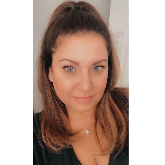 Profile Picture of Vanessa Lavoretti (@vlavoretti78) on Poshmark