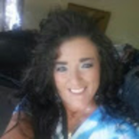 Profile Picture of Lisa Byrd (@labyrd49) on Poshmark