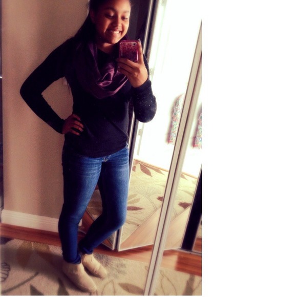 Profile Picture of Danielle Lagos (@danilagos) on Poshmark
