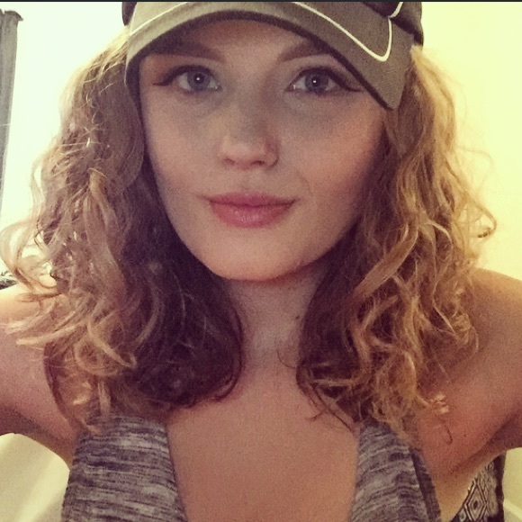 Profile Picture of Kaitlyn Klager (@2k_itkait) on Poshmark