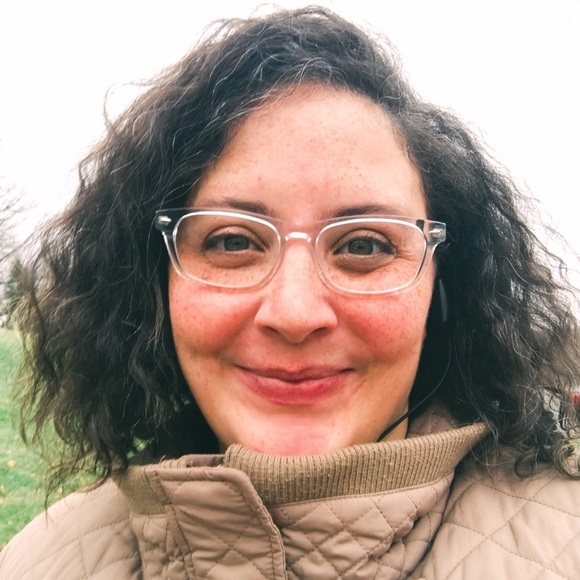 Profile Picture of Mary Ganska (@umblue) on Poshmark