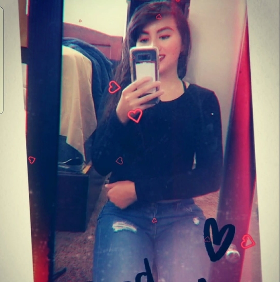 Profile Picture of Samantha Caudillo (@s_caudillo) on Poshmark