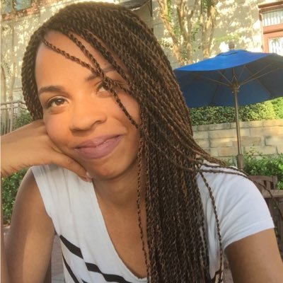 Profile Picture of Mia Simon (@miasimon_says) on Twitter