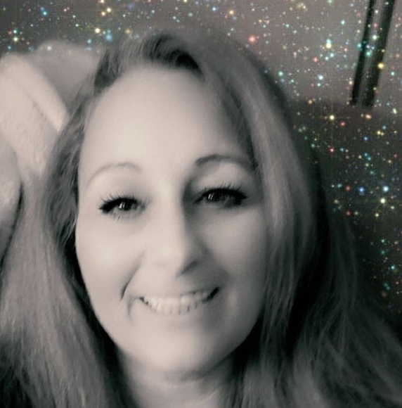 Profile Picture of Denise Nolan (@d_nice_25309) on Poshmark