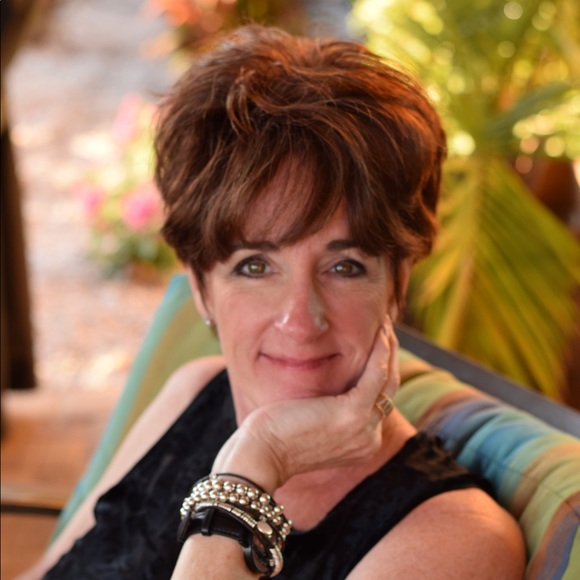 Profile Picture of Lori Younkman (@floridaloriy) on Poshmark
