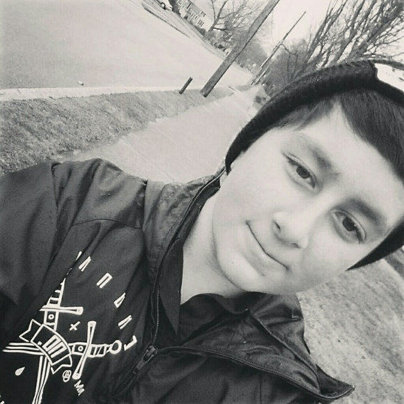 Profile Picture of Josh Liston (@joshliston68) on Poshmark