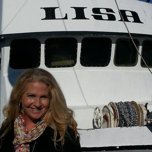 Profile Picture of Lisa Coe (@quickcoe) on Poshmark