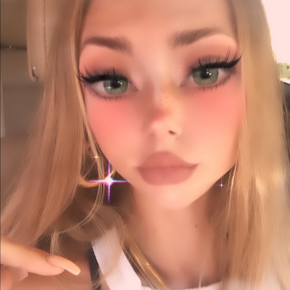 Profile Picture of Skylar Taylor (@skylartaylor846) on Poshmark