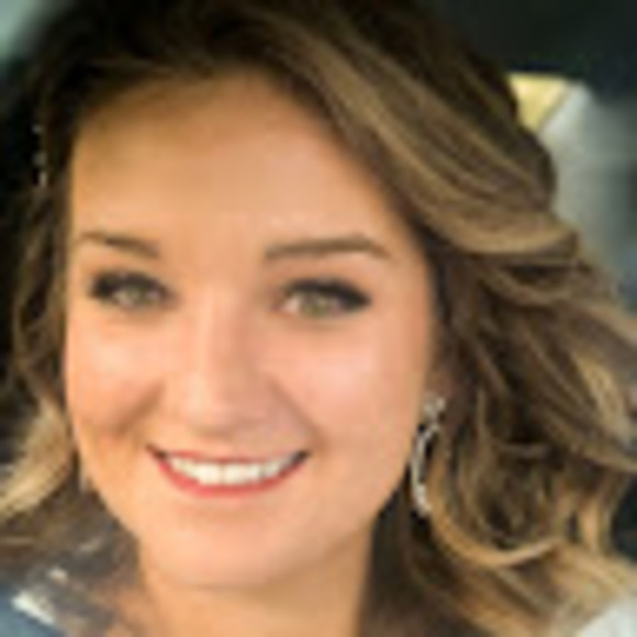 Profile Picture of Megan Anshutz (@megan_anshutz) on Poshmark