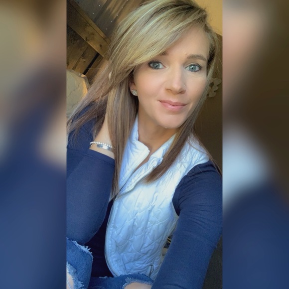 Profile Picture of Brandy Hodges (@brandylhodges) on Poshmark