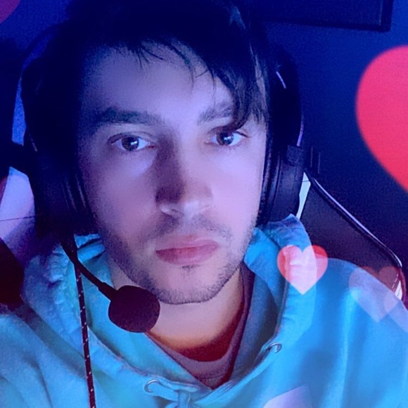 Profile Picture of Julie Groger (@julie_colette) on Poshmark