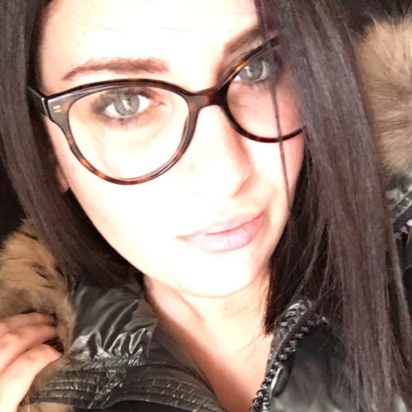 Profile Picture of Hanna Hacker (@h_hacker) on Poshmark
