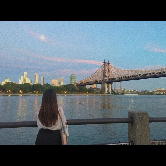 Profile Picture of Soree Kim (@soree0107) on Poshmark