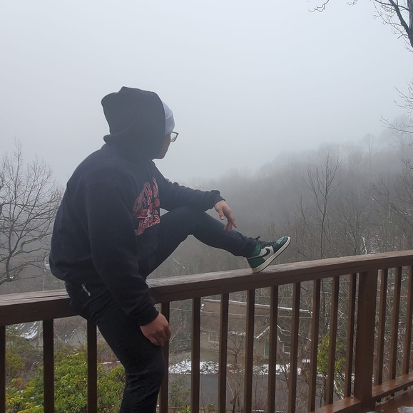 Profile Picture of Peter Ly (@petertly) on Poshmark