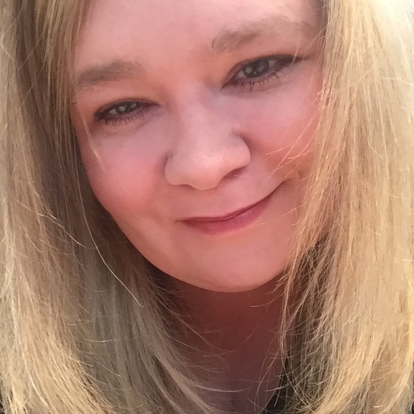 Profile Picture of Paula Wade (@paulatimmwade) on Poshmark