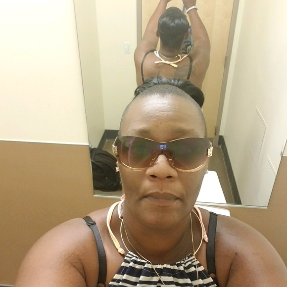 Profile Picture of Michelle Mccullers (@sexymc43) on Poshmark