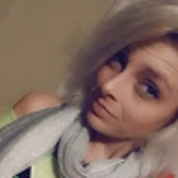 Profile Picture of Cassandra Chambers (@cassandracha556) on Poshmark