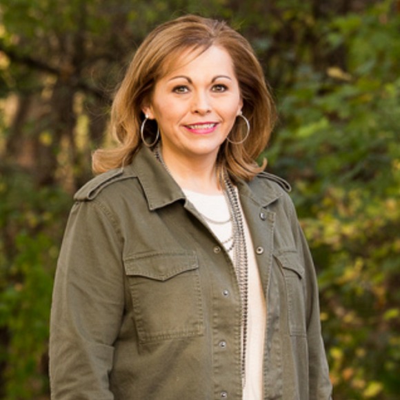 Profile Picture of Vickey Robertson (@j3vrob) on Poshmark