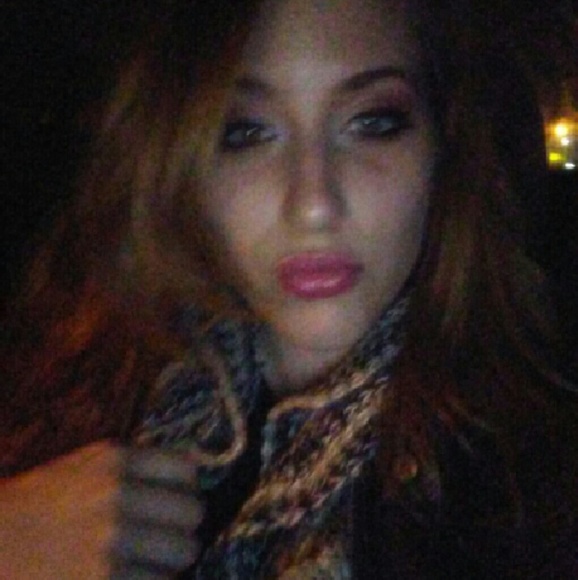 Profile Picture of Josie Hoch (@josie17n18) on Poshmark