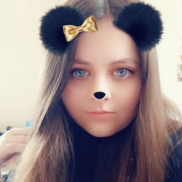 Profile Picture of Angel Pinchbeck (@appr1998) on Poshmark