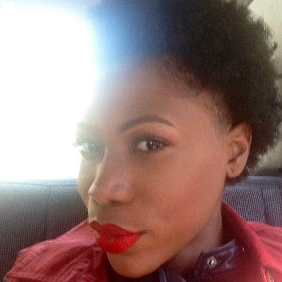 Profile Picture of Kerryann Walters (@fiona_wardrobe) on Poshmark