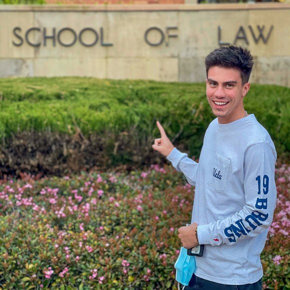 Profile Picture of Roy Conners (@royconners) on Poshmark