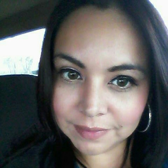 Profile Picture of Andrea Castaneda (@klarissasmom) on Poshmark