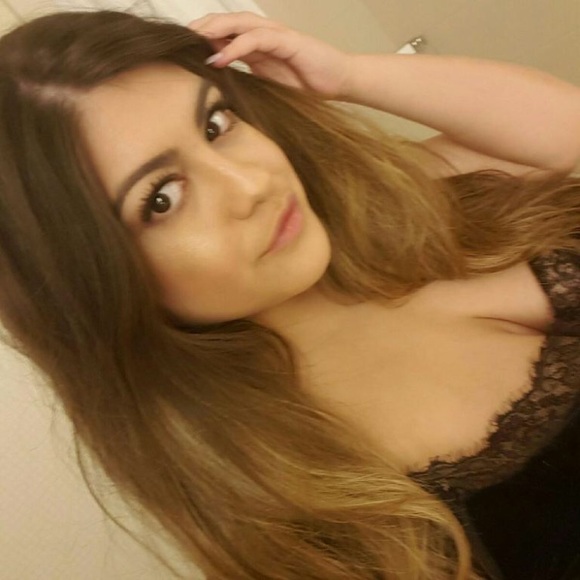 Profile Picture of Bethany Hartnell (@bethanyheart) on Poshmark