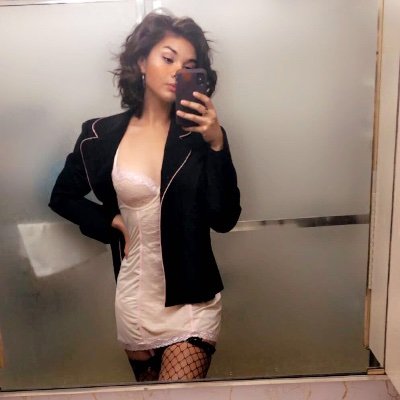 Profile Picture of Amanda Acosta 💛 🐘 (@rasta__acosta) on Twitter