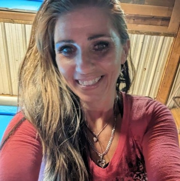 Profile Picture of Bobbie Carver (@hotttglammaa) on Poshmark