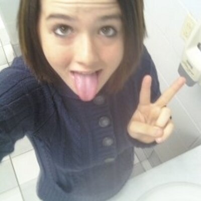Profile Picture of Melanie Alberts (@mel21232001) on Twitter