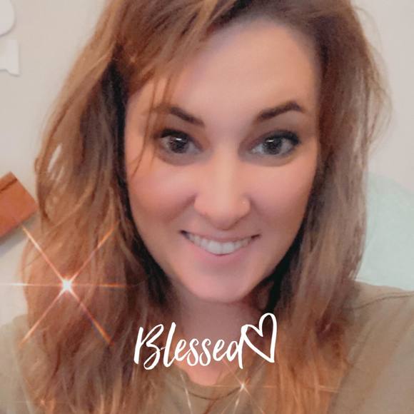 Profile Picture of Nicole Schnurr (@nicoleschnurr) on Poshmark