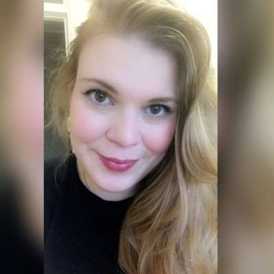 Profile Picture of Julia Neal (@Schnazzer) on Twitter