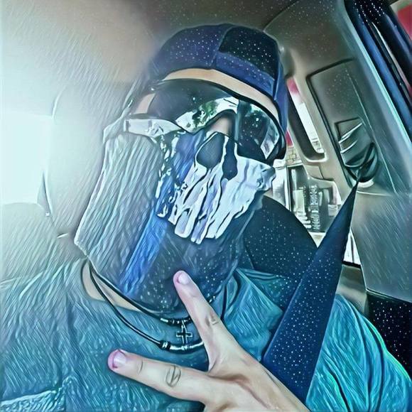 Profile Picture of Emmitt Obiedo (@emmittobiedo) on Poshmark