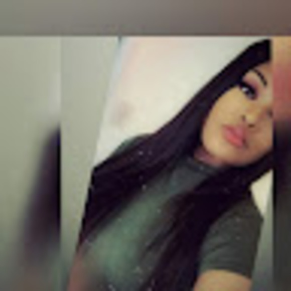 Profile Picture of Felicia Pryor (@enchanted_gloom) on Poshmark