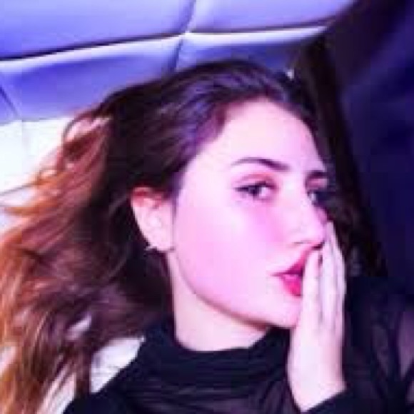 Profile Picture of Kierra Marentette (@versakieana) on Poshmark